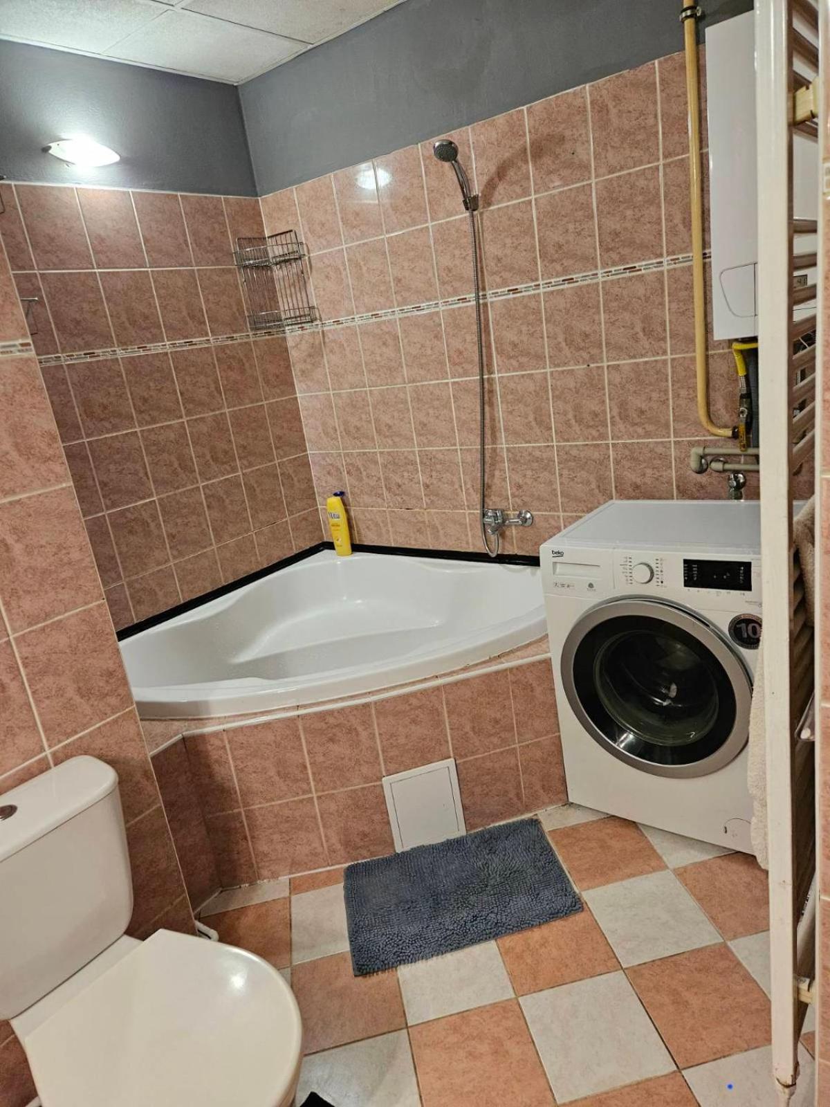 Apartment 9 *